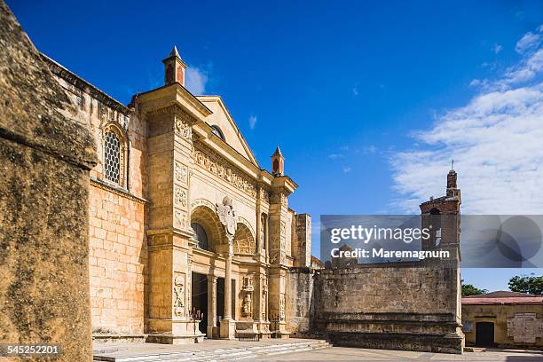 catedral (cathedral) primada de america, facade - santo domingo dominikanische republik stock-fotos und bilder