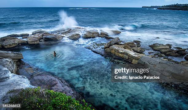 coogee beach giles baths - strand coogee beach stock-fotos und bilder