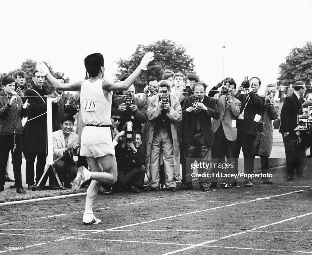 Japanese Long Distance Runner Morio Shigematsu Is Greeted By A Bank japanese-long-distance-runner-morio-shigematsu-is-greeted-by-a-bank