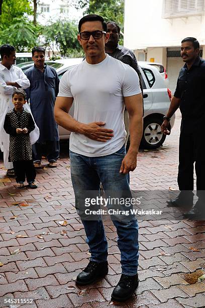 Aamir Khan Eid poses for a photo at his residence on the occasion of Eid al-Fitr on July 7, 2016 in Mumbai, India.