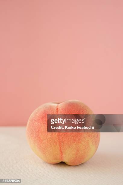 peach - 桃 ストックフォトと画像