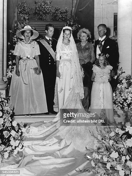1930Prinz von BelgienFürst von LüttichHochzeit mit Paola Ruffo de Calabriav.l. Prinzessin Lilian de Rethy , Albert II., Paola,Brautmutter Prinzessin...