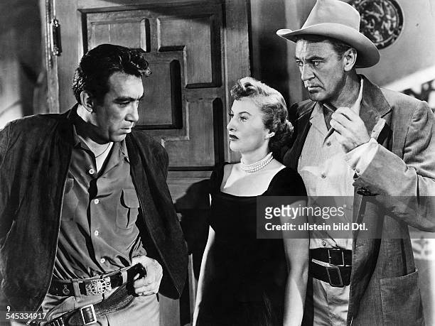 Stanwyck, Barbara *-+Schauspielerin, USA- zusammen mit Anthony Quinn und Gary Cooper in dem Film 'Wilde Glut'- 1954