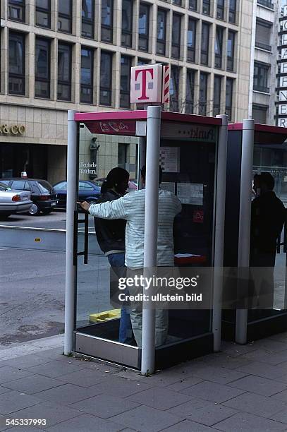 Moderne grau - rosa Telefonzelle derTelekom- 1996