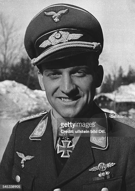 Hans-Ulrich Rudel, officer, colonel, Germany - portrait with medal "Goldenes Eichenlaub"