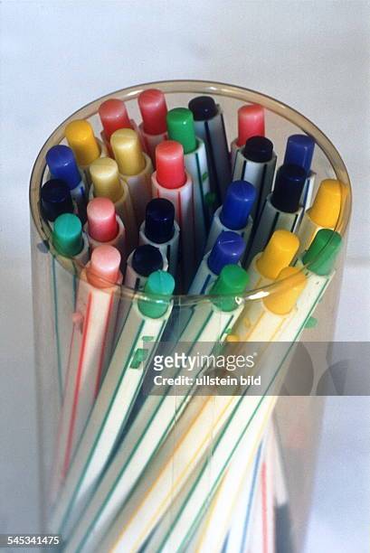 Verschiedenfarbige Kugelschreiber- 2001