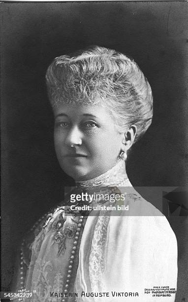 Auguste Viktoria *22.10.1858-+Kaiserin von DeutschlandKoenigin von PreussenEhefrau von Kaiser Wilhelm II.- Portrait- undatiertAufnahme: T.H. Voigt