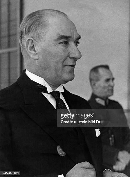 Atatuerk, Kemal *12.03.1881-+Politiker, TürkeiPräsident der Republik- Porträt - 1936
