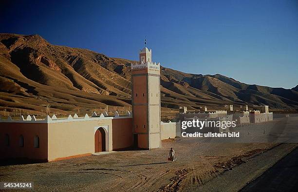 Die Moschee und und das Dorf von N'Zala/ Midelt am Fuß der Berge- o.J.