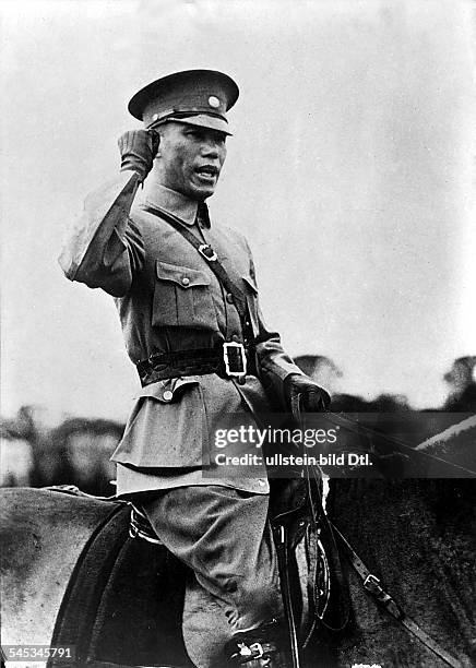 Chiang Kai-shek *31.10.1887-+General, Politiker, China - als Redner zu Pferde- 1928