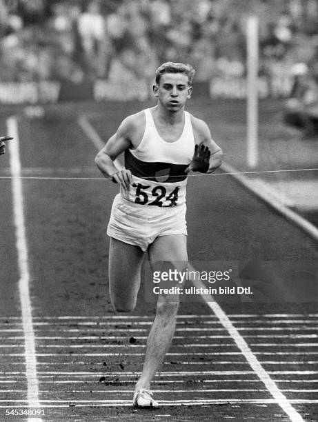 Hary, Armin *-Sportler, Leichtathletik, Sprint, DOlympiasieger 1960Weltrekord 100 Meter 1960- beim Zieleinlauf- 1958