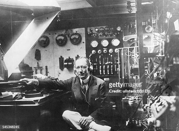 1937Ingenieur, IRadiotechnikerMarconi mit seiner Radioversuchsstationan Bord seiner Yacht 'Elettra'1924