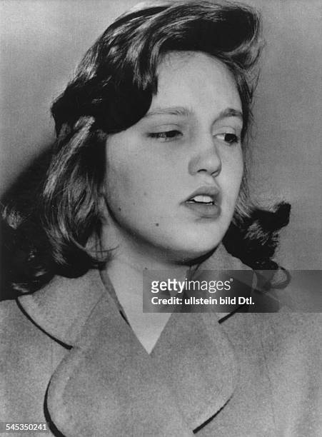 Turner, Lana *-+ Schauspielerin, USA- Cheryl Crane, Tochter von Lana Turner und Stephen Crane, im Beverly Hills Gefaengnis, wo sie unter Anklage...