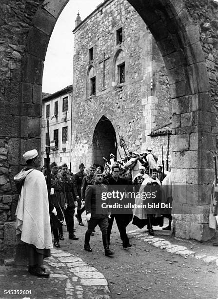 Politiker,Offizier,SpanienBürgerkriegnach der Vereidigung des Nationalratesim Kloster Santa Maria la Real de Las Huelgas bei Burgos01.10. 1937