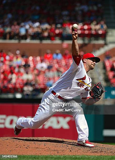 Trevor Rosenthal of the St. Louis Cardinals pitches to a Pittsburgh Pirates batter during the eighth inning at Busch Stadium on July 7, 2016 in St...