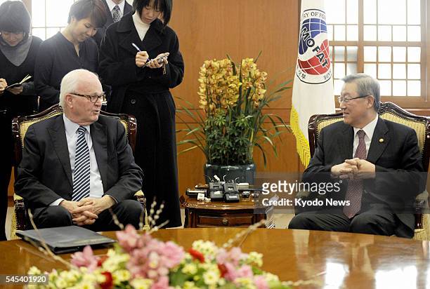 South Korea - Stephen Bosworth , U.S. Special representative for North Korea policy, and Kim Sung Hwan, South Korean foreign minister, hold talks at...