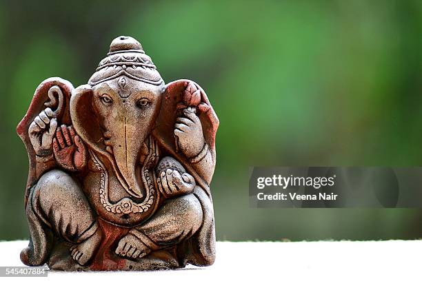 terracotta,eco-friendly lord ganesha - ganesh chaturthi fotografías e imágenes de stock