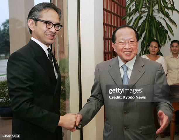 Cambodia - Indonesian Foreign Minister Marty Natalegawa shakes hands with Cambodian Foreign Minister Hor Namhong in Phnom Penh on Feb. 7, 2011....