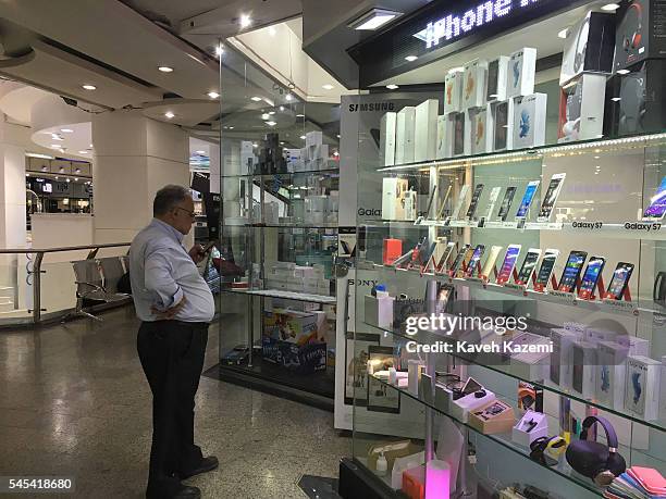 Computer Mall Buying Computer Shop Photos and Premium High Res Pictures - Getty Images