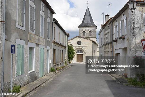 the main street of salle-lavalette in front of catholic church - charente 個照片及圖片檔