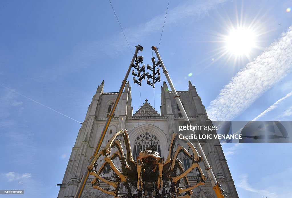 FRANCE-ART-MACHINE-SPIDER-CULTURE-TOURISM