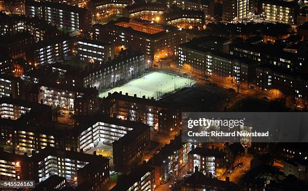 urban football - council housing stock-fotos und bilder