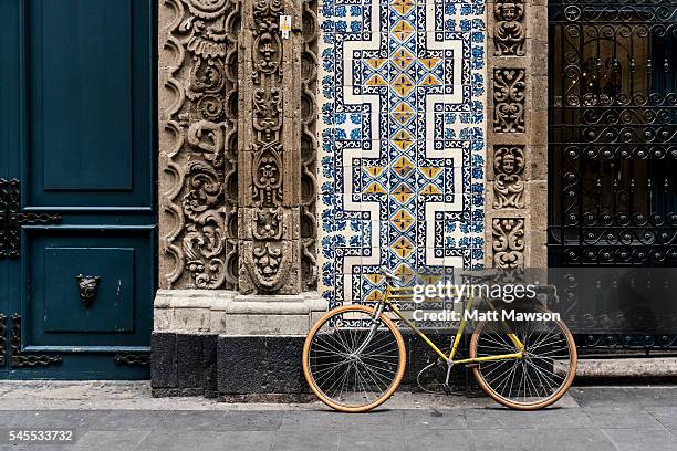 classic building in centro historico mexico city - df stock-fotos und bilder