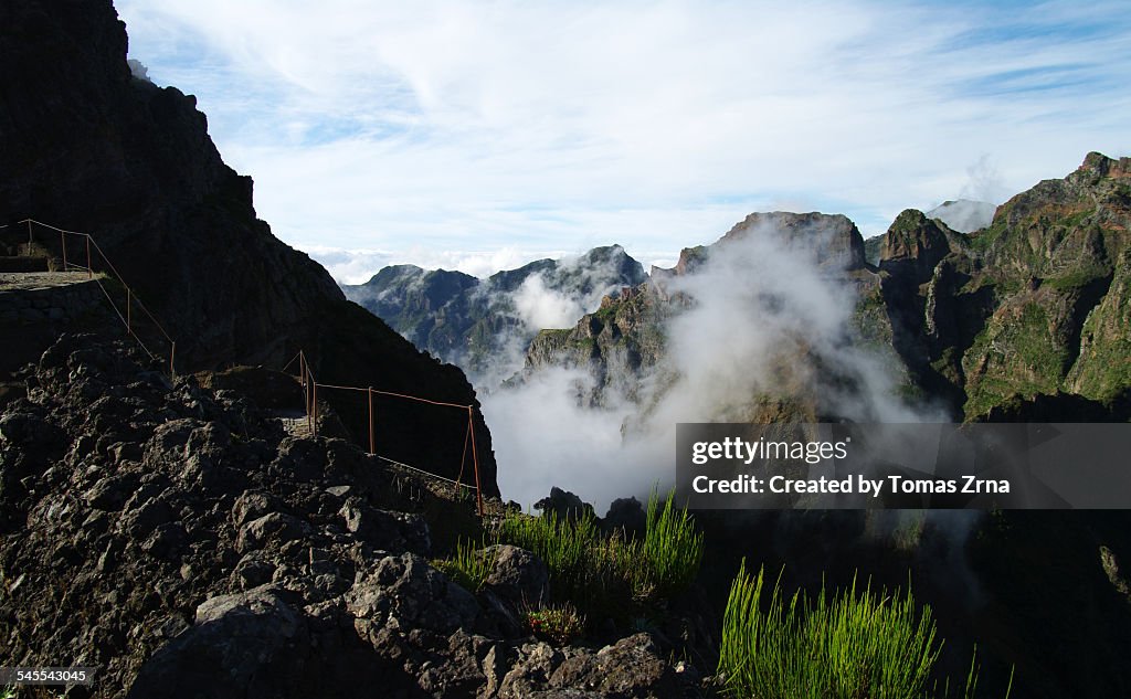 Vertiginous trail from Pico Arieiro to Pico Ruivo