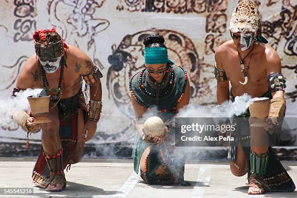 Imayo Ritual Mayan Ritual Photos and Premium High Res Pictures - Getty Images