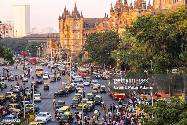 chhatrapati shivaji terminus train station - mumbai photos et images de collection