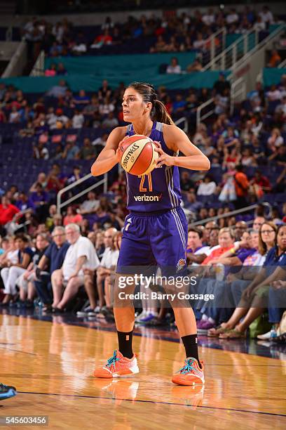 Nirra Fields of the Phoenix Mercury handles the ball against the Indiana Fever on July 8, 2016 at Talking Stick Resort Arena in Phoenix, Arizona....