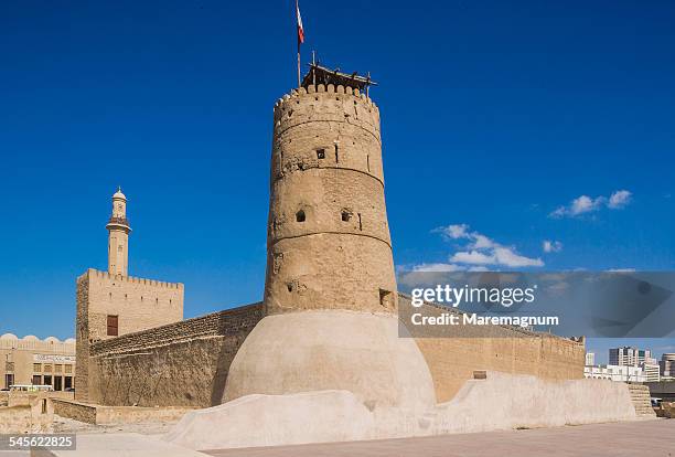 bur dubai. al fahedi fort (dubai museum) - al fahidi fort fotografías e imágenes de stock