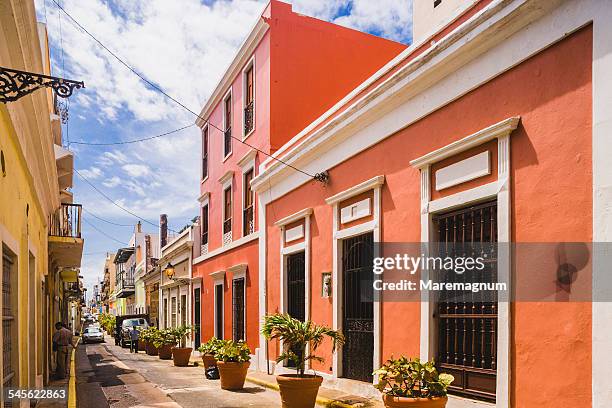 old san juan, a street - san juan puerto rico stock-fotos und bilder