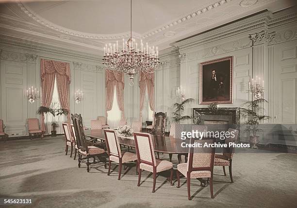 The State Dining Room in the White House, Washington, DC, circa 1962. A portrait of President Abraham Lincoln by George P.A. Healy hangs above the...