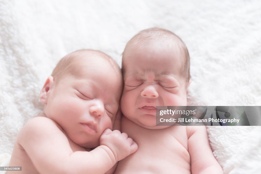 Newborn Twin Babies Sleep together