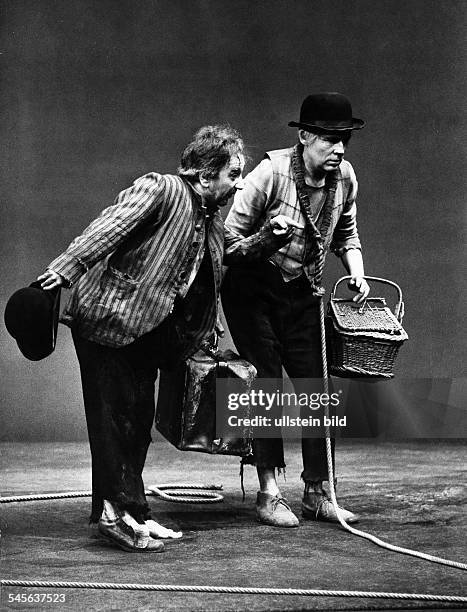 28 Warten Auf Godot Stock Photos, High-Res Pictures, and Images - Getty