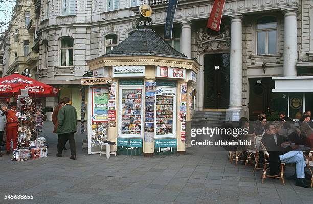 Zeitungskiosk in Berlin am Kurfürstendamm, Ecke Uhlandstrasse - 2000