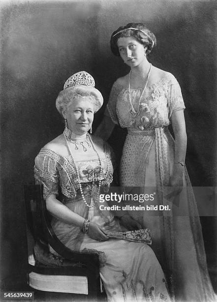 Viktoria Luise von Preussen *13.09.1892-+Herzogin von Braunschweig, DTochter Kaiser Wilhelms II.- mit ihrer Mutter Kaiserin Auguste Viktoria- 1911