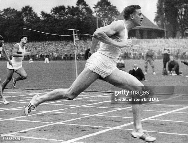 Hary, Armin *-Sportler, Leichtathletik, Sprint, DOlympiasieger 1960Weltrekord 100 Meter 1960- bei einem Zieleinlauf- 1960