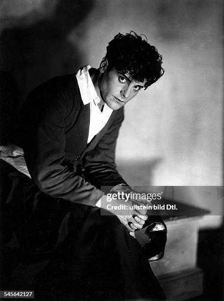 Francis Lederer Photos and Premium High Res Pictures - Getty Images