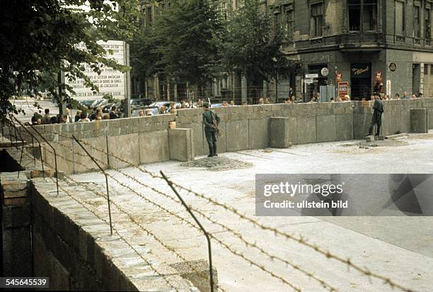Germany / GDR, Berlin. The building of the wall. West-Berlin citizens looking across the wall at Zimmerstrasse - August 1961