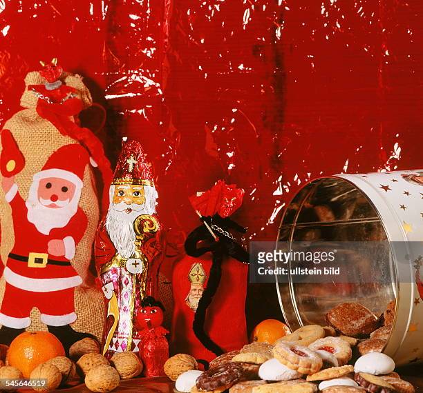 Nikolaus aus Schokolade, Dose mit Keksen, Walnüsse und Geschenke- 1998