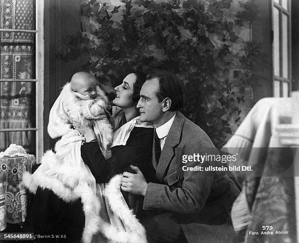Andra, Fern - Actress, USA - *24.11.1894-+ Scene from the movie 'Der Todesprung' with Ludwig Trautmann Directed by: Georg Bluen Germany 1919 Film...