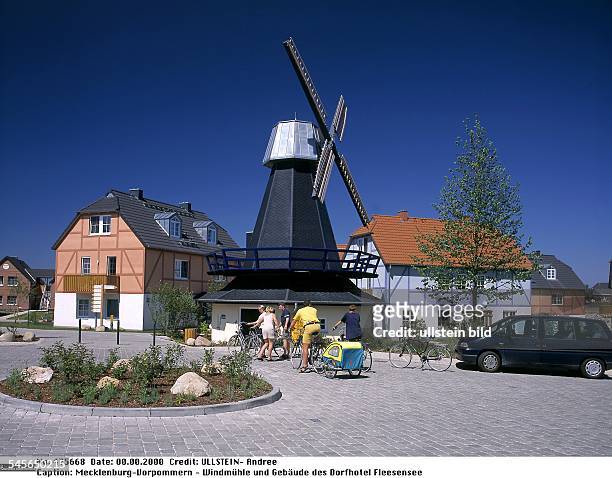 Windmühle und Gebäude des Dorfhotel Fleesensee- 2000