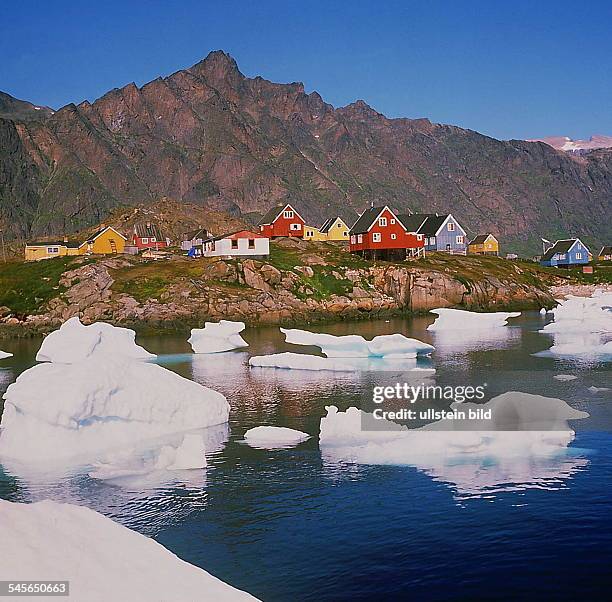 Narsaq Kujalleq: Ortschaft inmitten vonEisbergen- o.J.