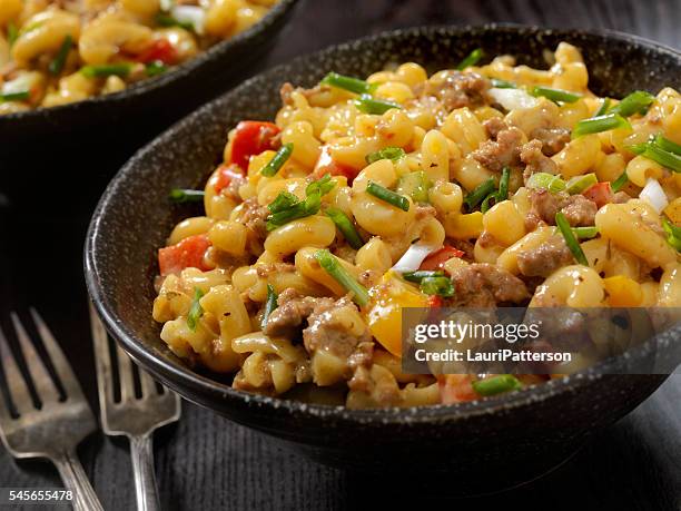 hamburger macaroni and cheese - macaroni and cheese stock pictures, royalty-free photos & images