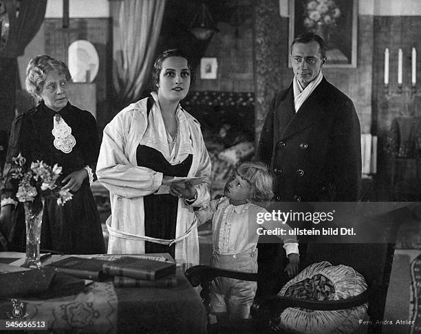 Andra, Fern - Actress, USA - *24.11.1894-+ Scene from the movie 'Der Seele Saiten schwingen nicht' Germany 1916/1917 Film Production: Fern...