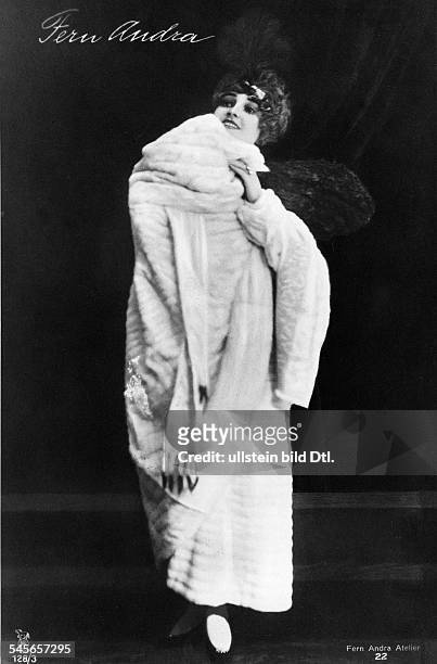 Andra, Fern - Actress, USA - *24.11.1894-+ in a mink coat - around 1910 - Vintage property of ullstein bild