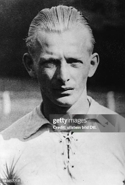Sportler, Fussball Österreich Portrait- undtierte Aufnahme 1930er Jahre