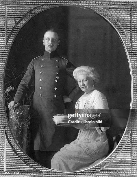 Auguste Viktoria - German Empress, Queen of Prussia*22.10.1858-+- mit Prince Oskar - 1913- Photographer: T.H. VoigtVintage property of ullstein bild